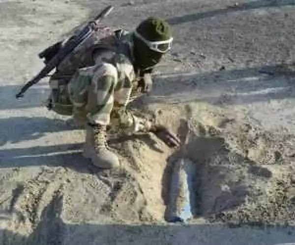 Photos: Brave Nigerian Soldier Deactivates IEDs With Bare Hands